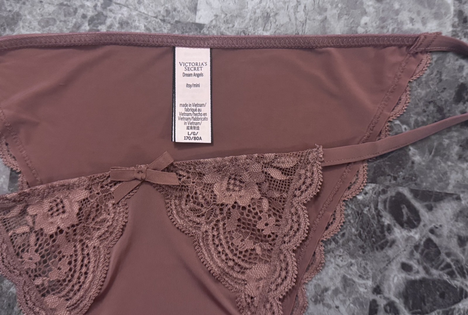 VICTORIA’S SECRET DREAM ANGELS L DARK MAUVE SMOOTH LACE RARE ITSY CHEEKY PANTIES