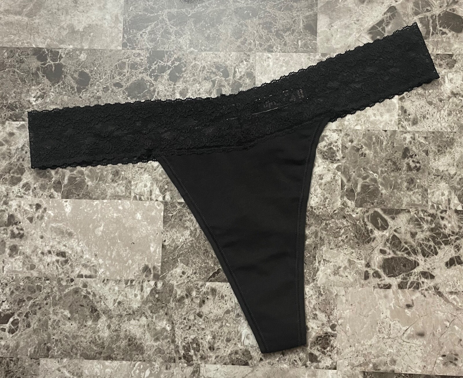 VICTORIA’S SECRET XL BLACK PINK HEART LOGO LACE WAISTBAND RARE THONG PANTIES