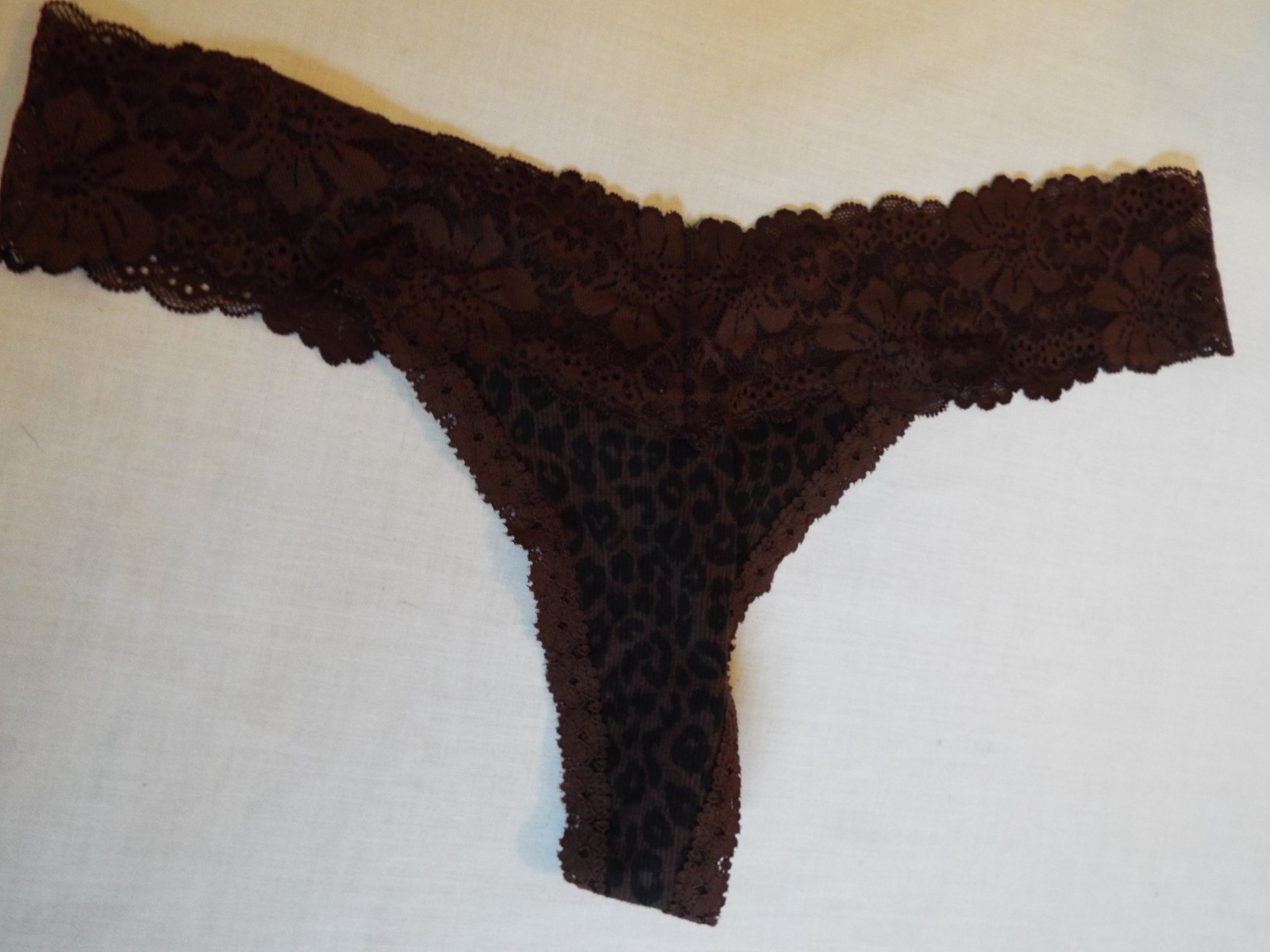 NWT Victoria Secret PINK WINK LACE TRIM Thong PANTY M Ganache Leopard Print