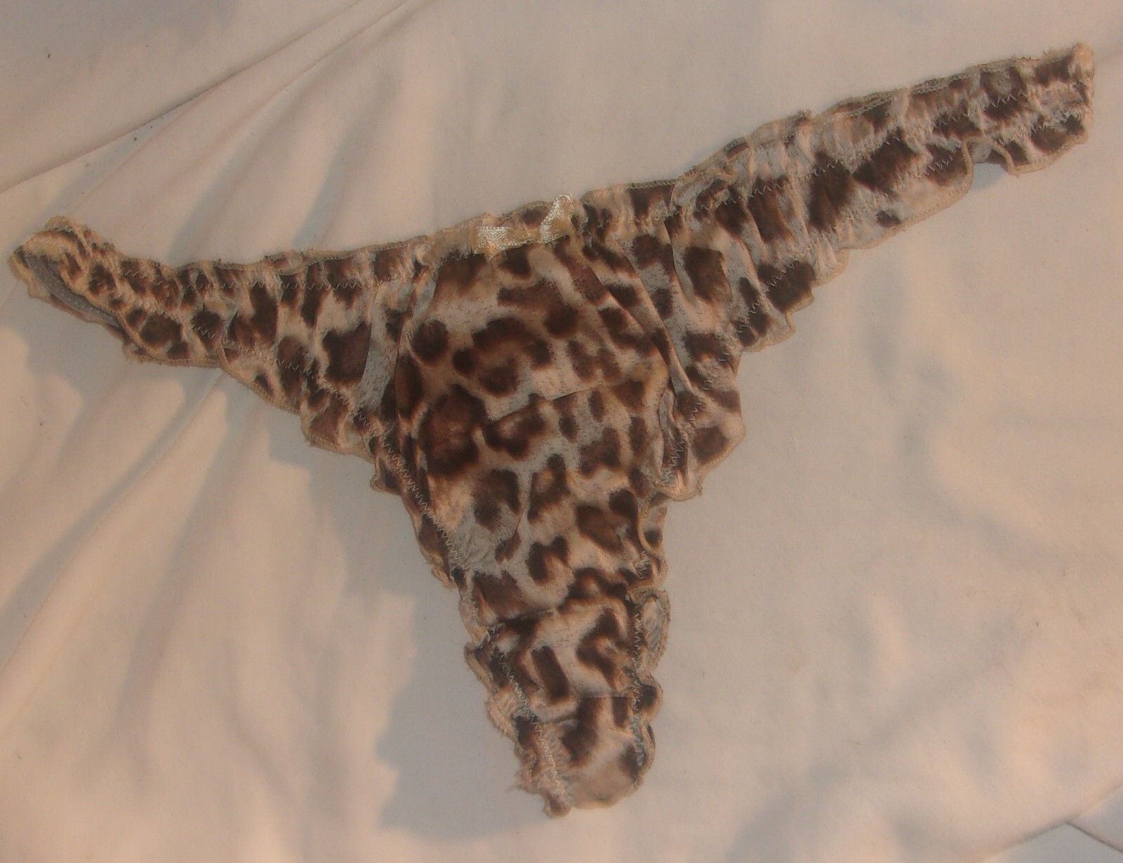 HOT NEW POLYESTER THONG PANTIES SIZE LARGE SEXY AND COMFY TO WEAR ANIMAL PRINT