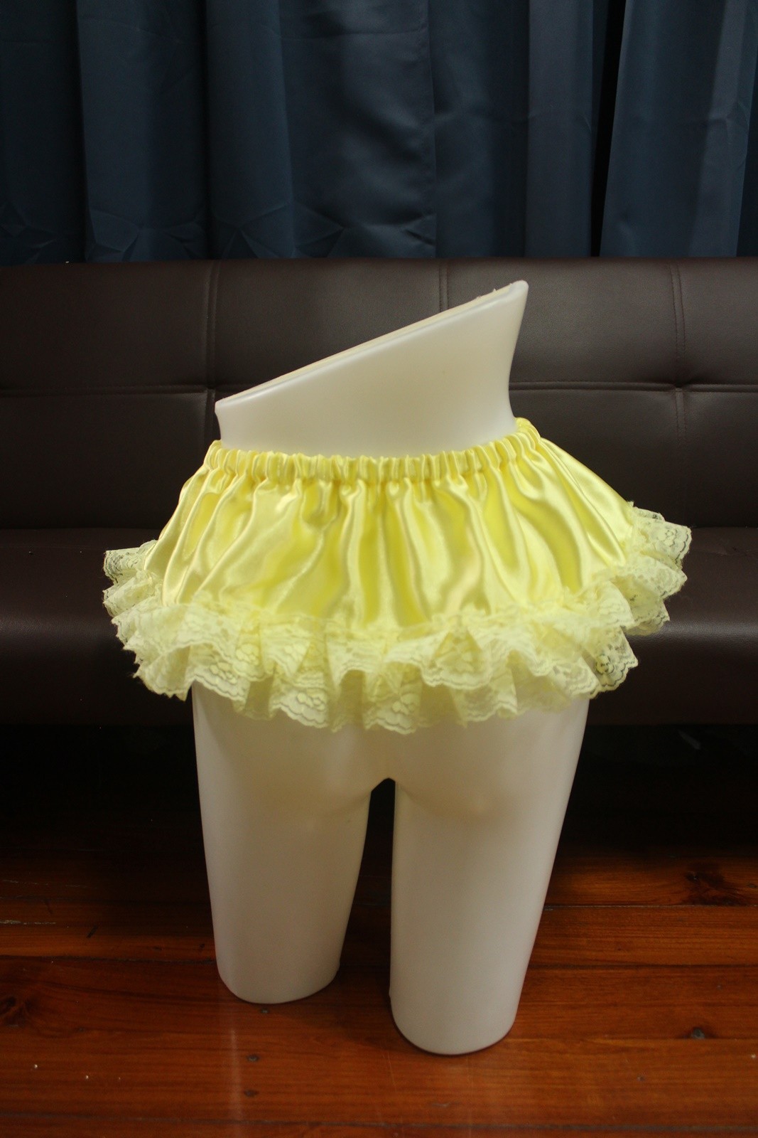 #A272 VintageStyle 2XL/ElasticW.24-42″Yellow Satin Half Slip Mini Skirt Length8″