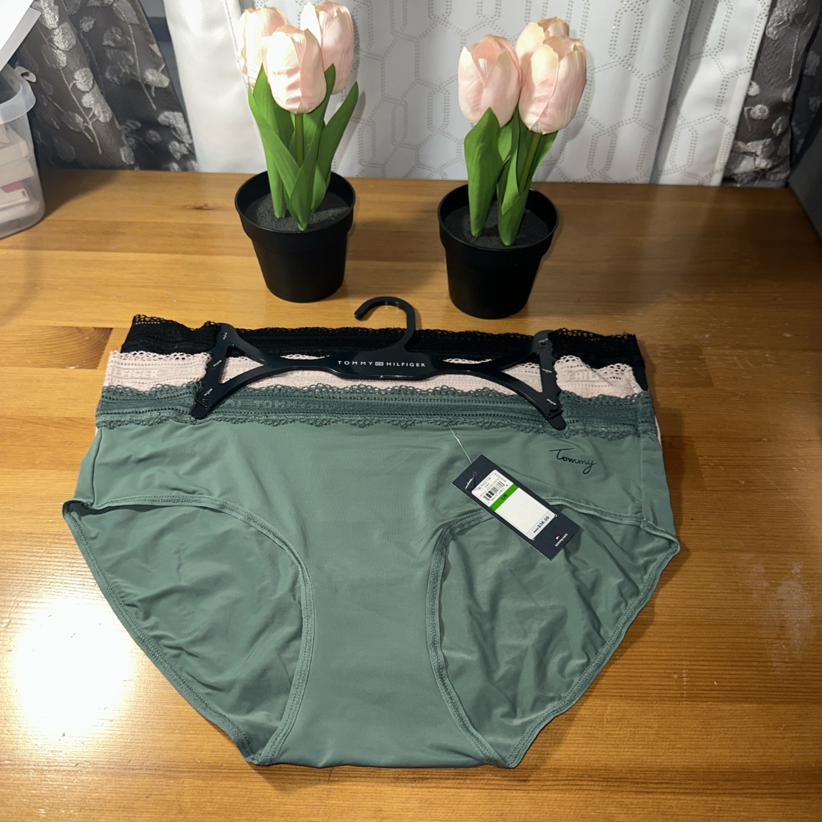 Tommy Hilfiger ~ 3 Pair Women’s Hipster Underwear Panties Size Large Blk,Grn,Beg