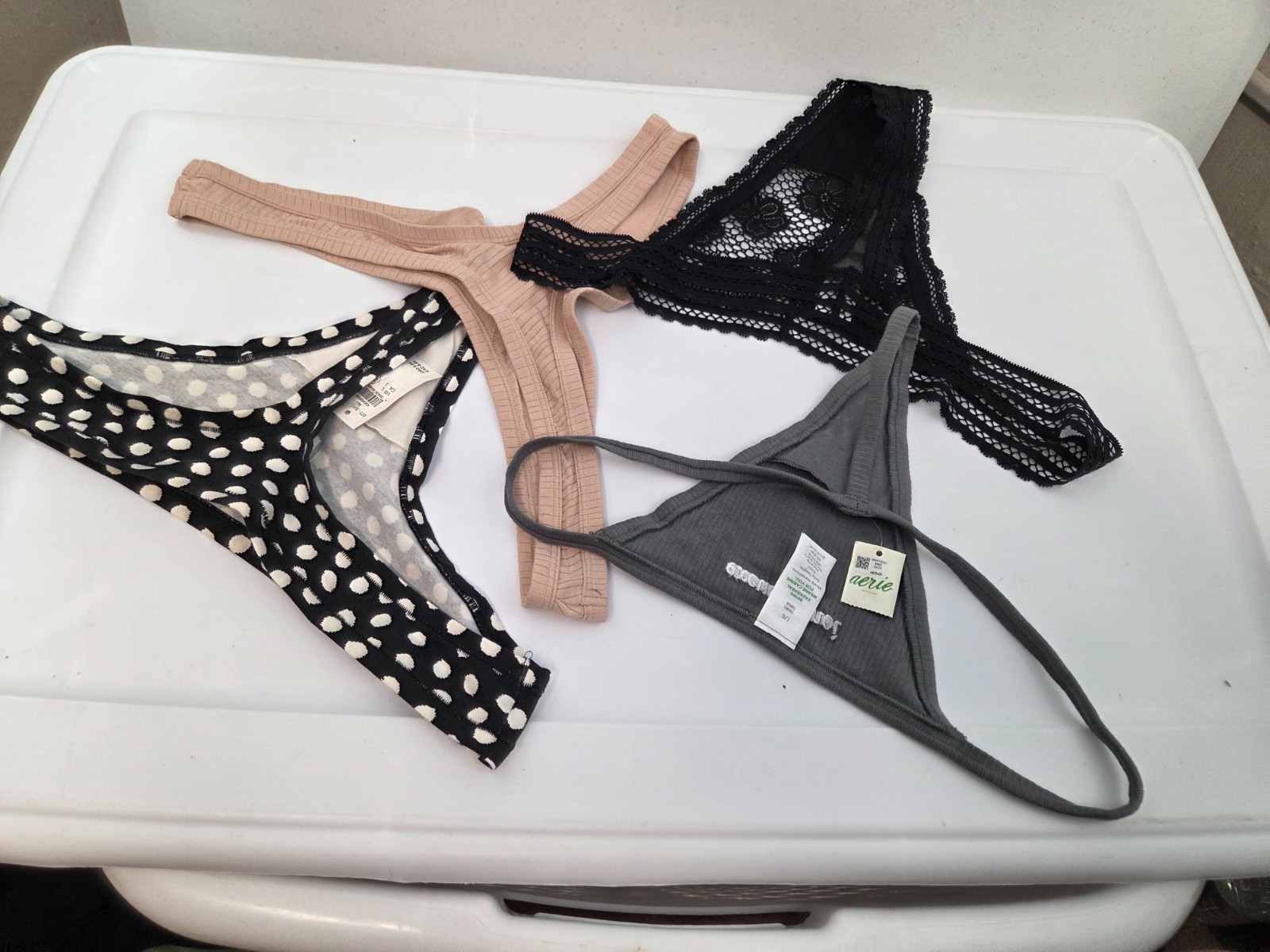 Lot of 4 Aerie Thongs NWT Women’s Large