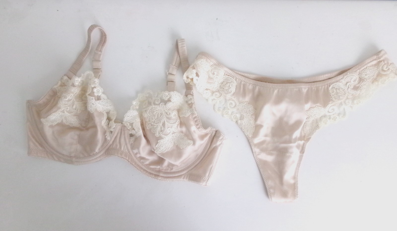 NWOT EVE’S TEMPTATION SILK UNDERWIRE FLORAL LACE BRA/PANTIES 2PC NUDE