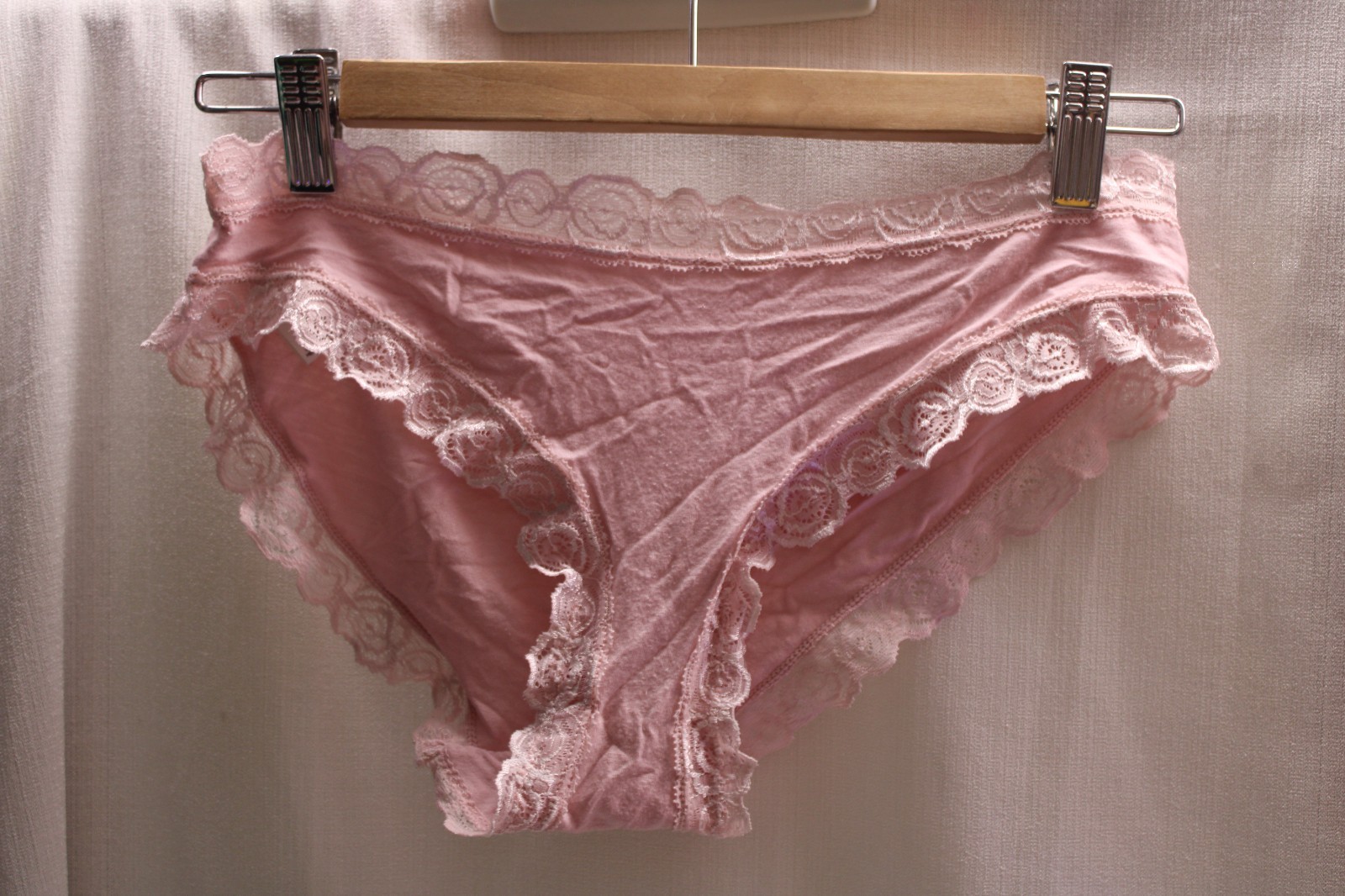 Vtg. Pink Sissy Princess Rayon Lace ruffle shiny Full Cut Silky Smooth panties M