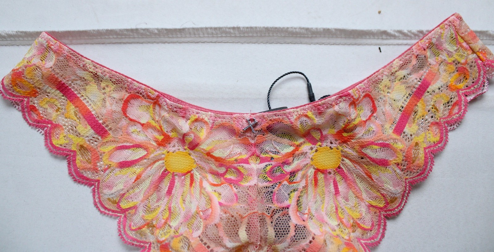 Savage X Fenty Women’s Mid-Rise Sunray Lace Brazilian DH3 Acacia Pink XS NWT