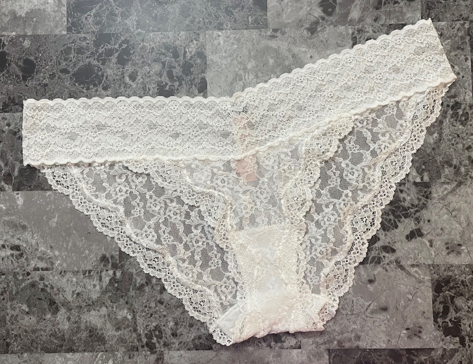 NWOT VICTORIA’S SECRET LARGE FLORAL LACE THE LACIE VINTAGE RARE BIKINI PANTIES