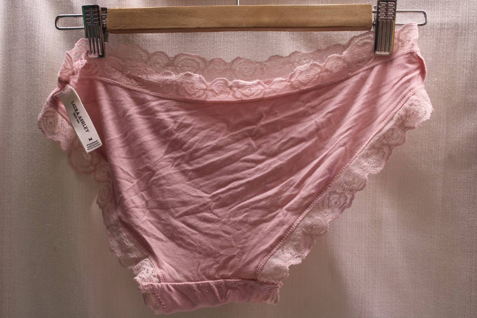 Vtg. Pink Sissy Princess Rayon Lace ruffle shiny Full Cut Silky Smooth panties M