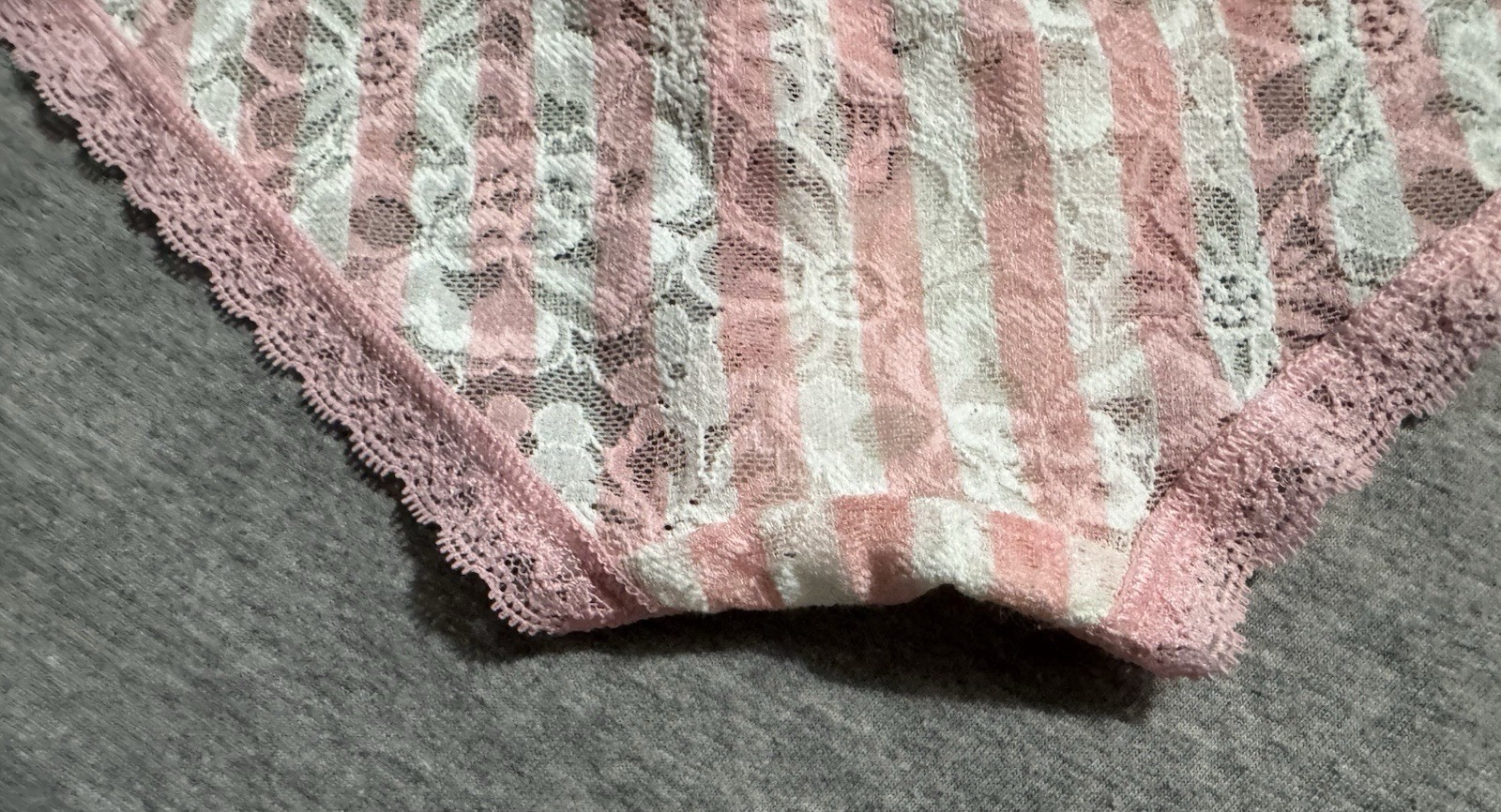 Victoria’s Secret Hipster Lace Panties Floral Pink/White XS Stretch Lined