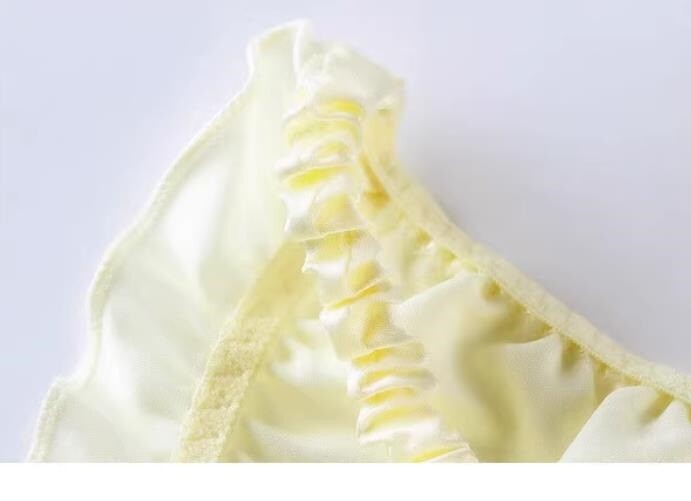 2 Pairs Women’s Silk Underwear Thin Edges Ruffled Triangular Bikinis Knickers