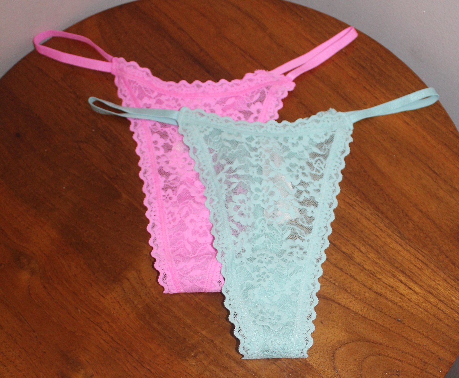 VICTORIA’S SECRET STRING THONG LACE SET OF 2 CANAL BLUE NEON BUBBLE PINK SIZE M