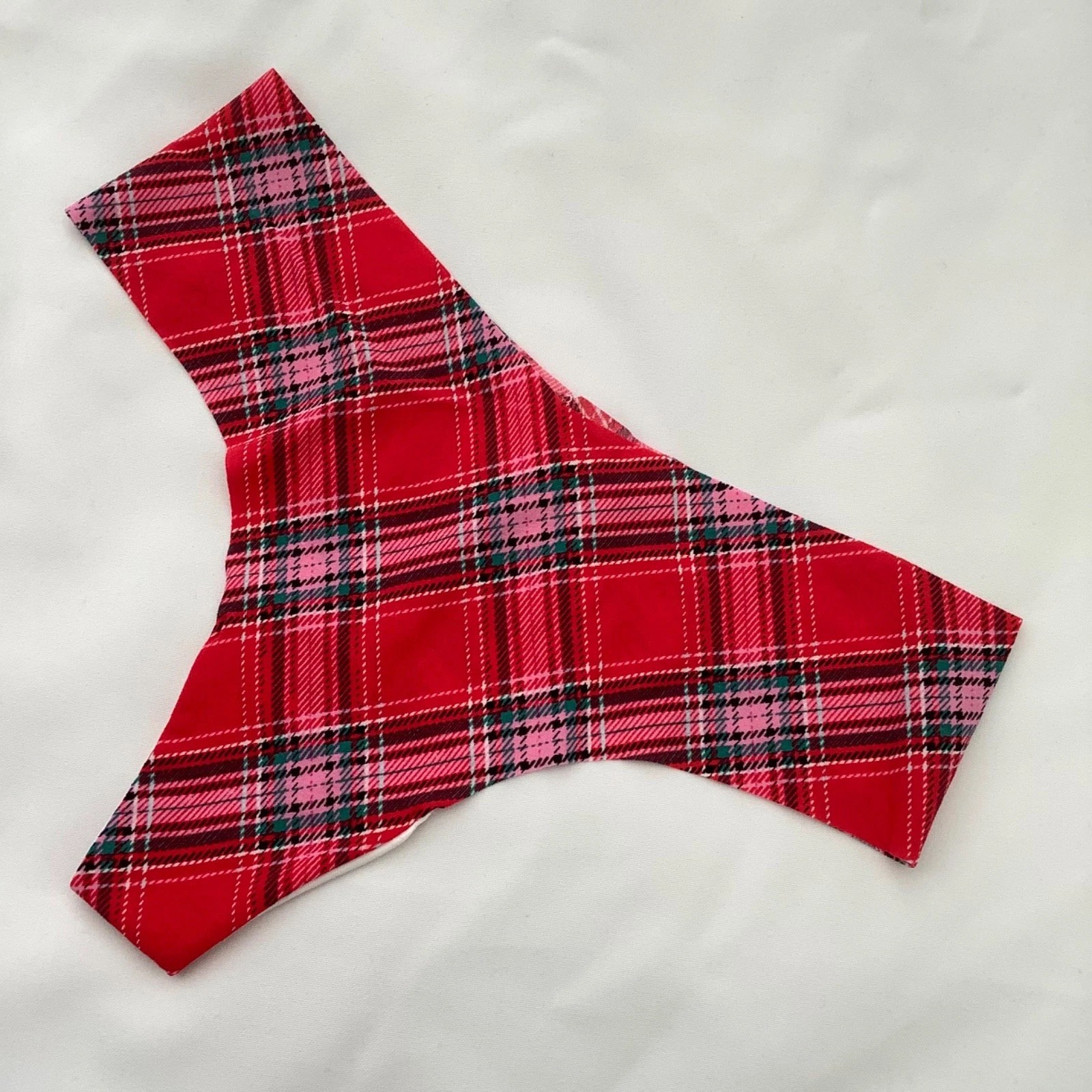 Victoria’s Secret Red Check Print Smooth No Show Thong Panties – Size M – BNWT