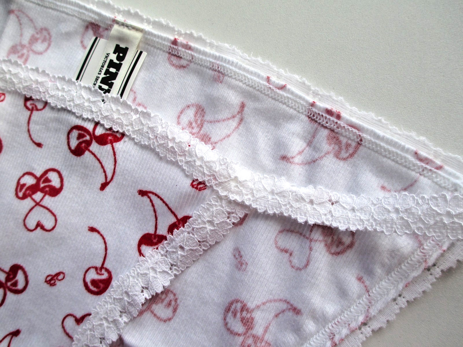 VICTORIA’S SECRET PINK Wink Cotton String Bikini Panty M L White Red Cherries VS