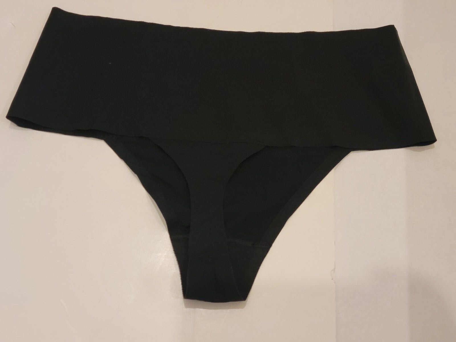 Spanx Undie-tectable SP0015 thong new no tags