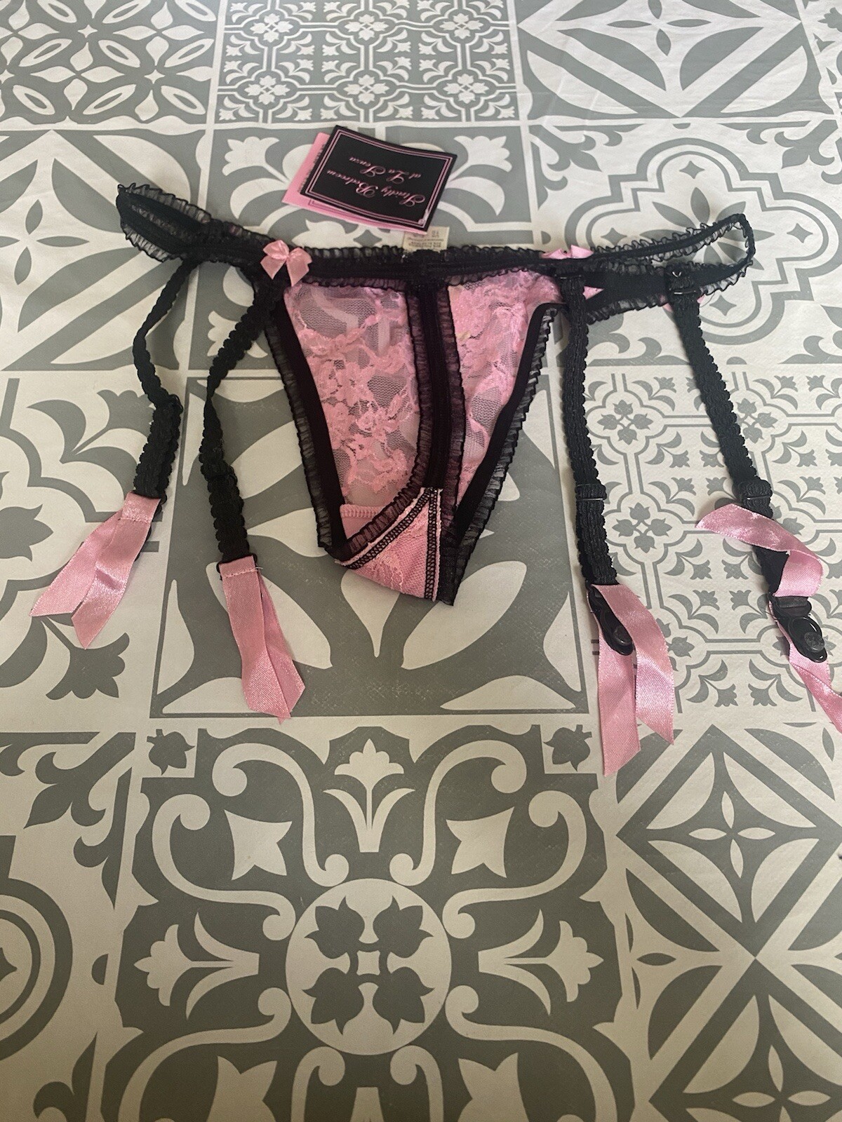 La Senza Ruffle Lace Suspender- Thong Black / Pink Size Uk 10 EUR 38