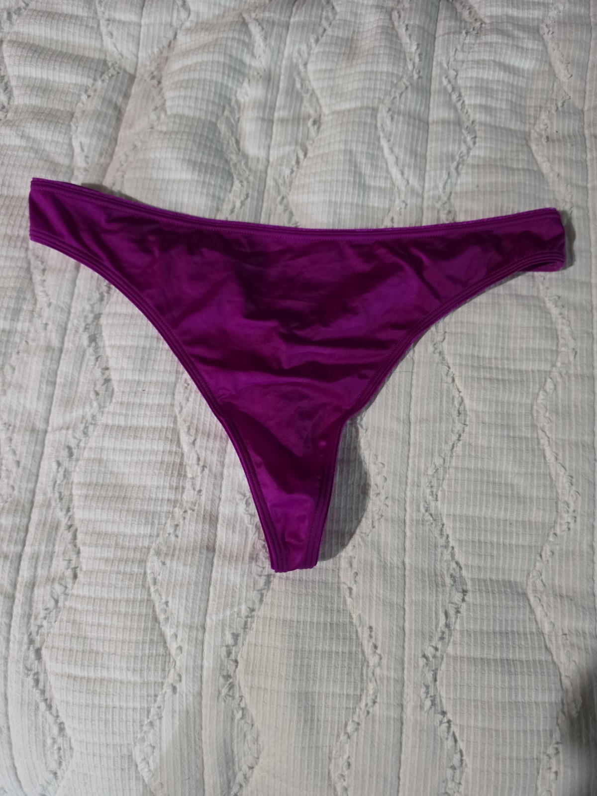 Victoria’s Secret Everyday Perfect Thong Size Large