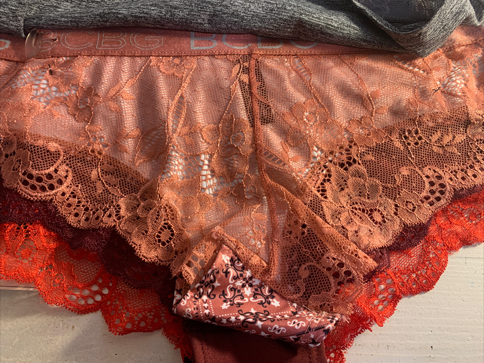 BCBG BCBGeneration 4 Pair Cheeky Panties Underwear Large Lace Pink Gray Red