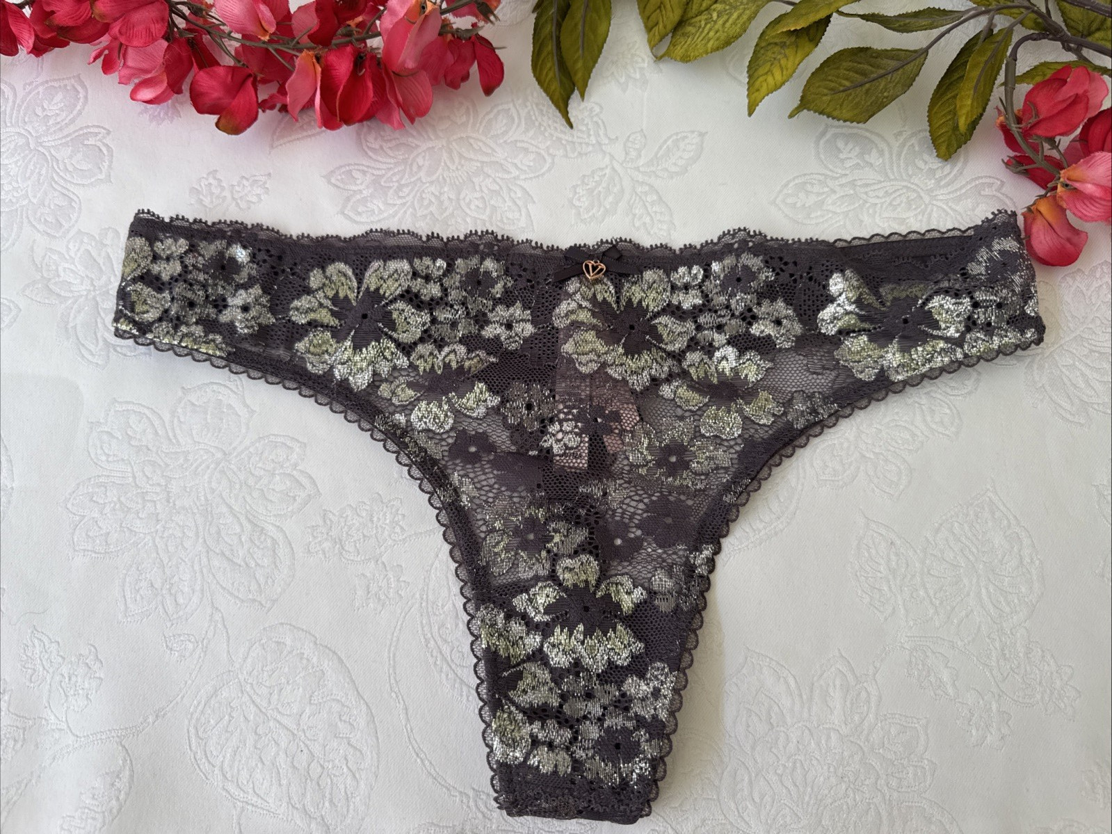 VICTORIA’S SECRET M MOCHA SILVER LACE METALLIC FLORAL STRING THONG PANTIES NWT