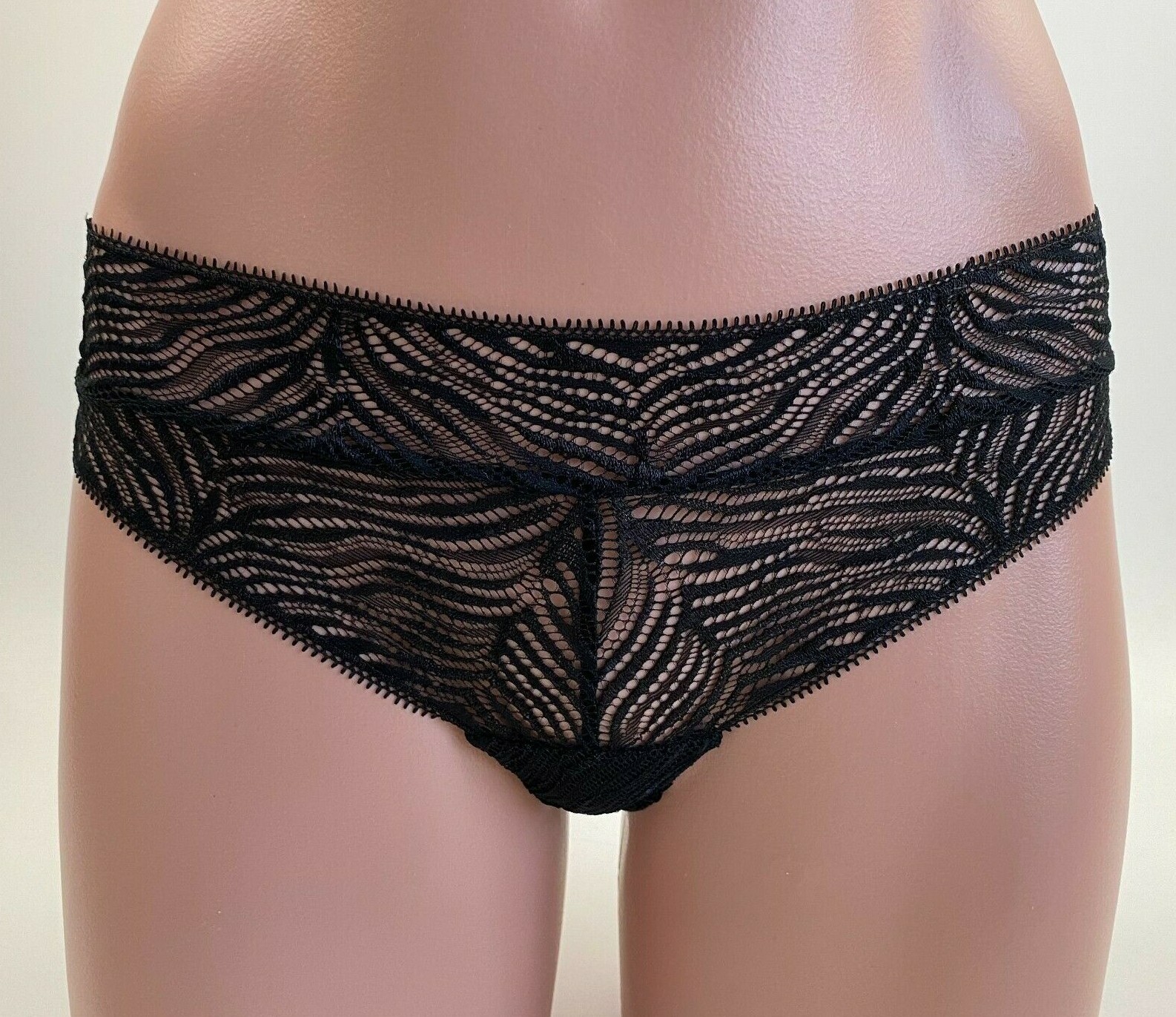 Victoria’s Secret Lace Zebra Pattern Tanga Panties Black Size M NWT