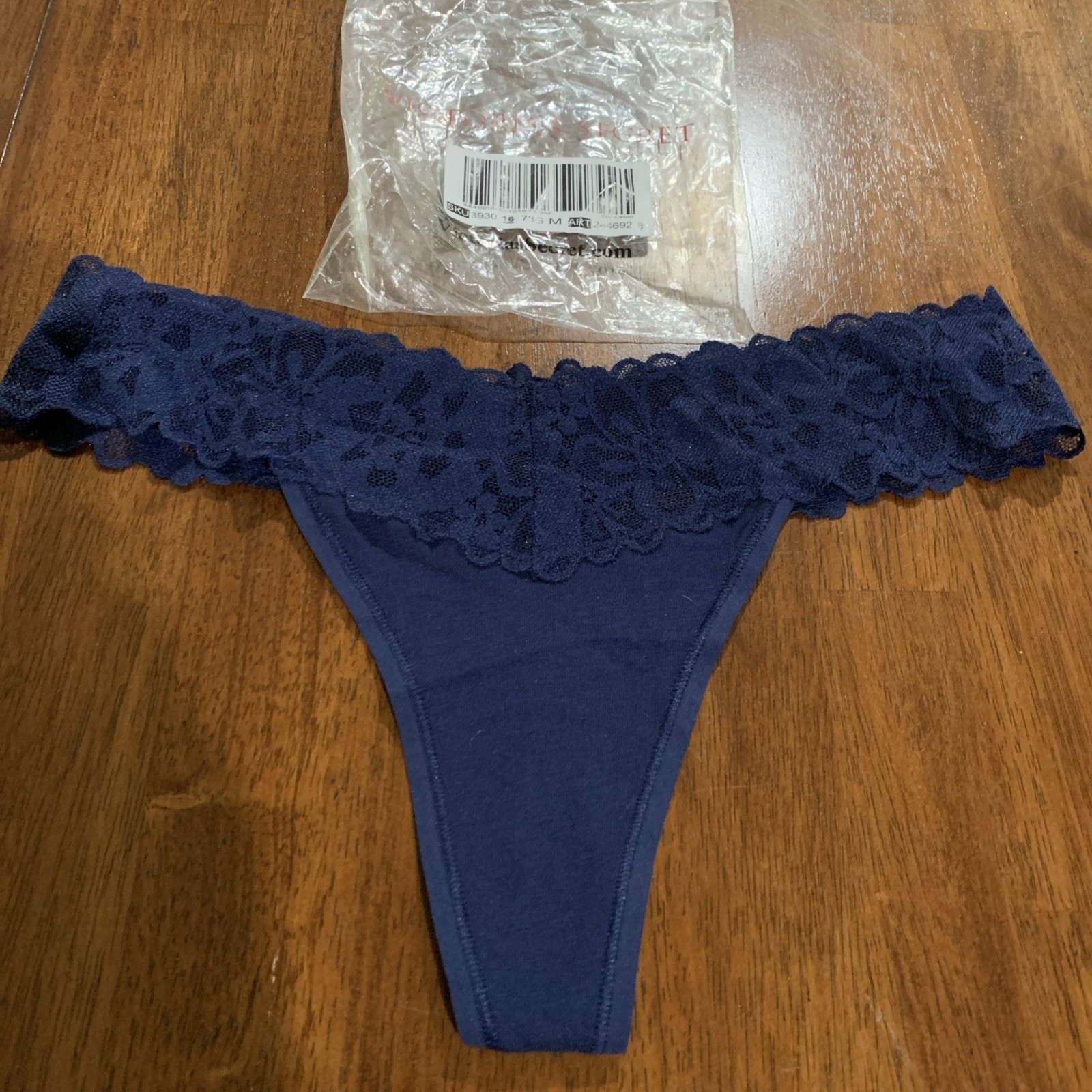 Victorias Secret Itsy/Mini Panties M 170/72A NWOT New Without Tags