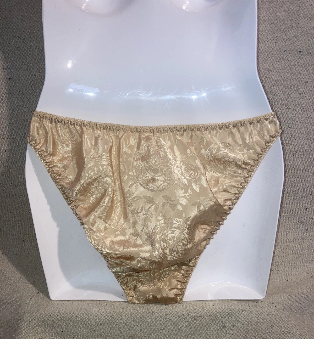 Vintage Victoria’s Secret Shiny Satin Medallion String Bikini Lace Panties S M