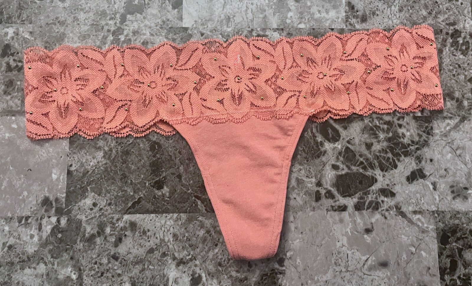 NWT VICTORIA’S SECRET PINK SMALL GOLD STUD FLORAL LACE RARE THONG PANTIES