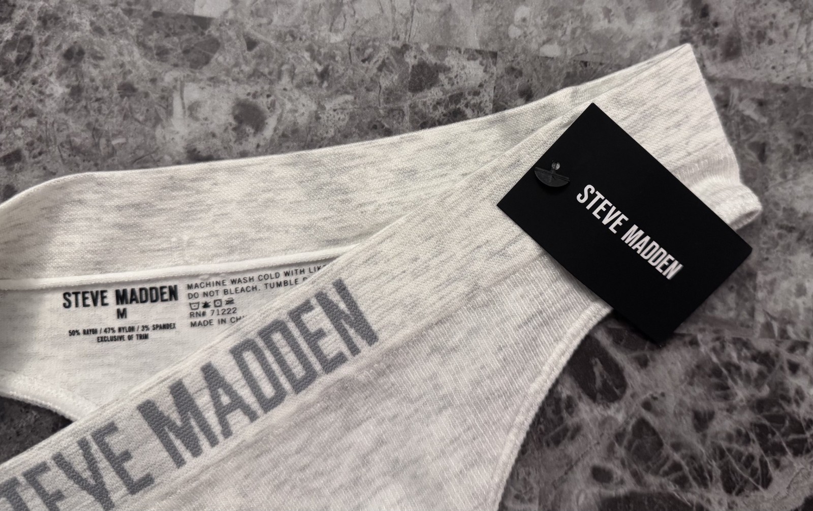 NWT STEVE MADDEN MEDIUM LIGHT GRAY RIBBED LOGO SEAMLESS THONG PANTIES