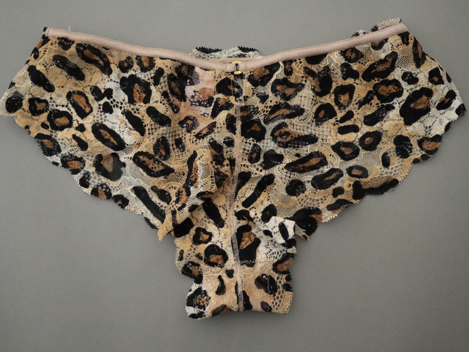 NEW Victoria’s Secret VTG 00s Very Sexy Lace Ruffle Bikini Hipkini Panty MEDIUM
