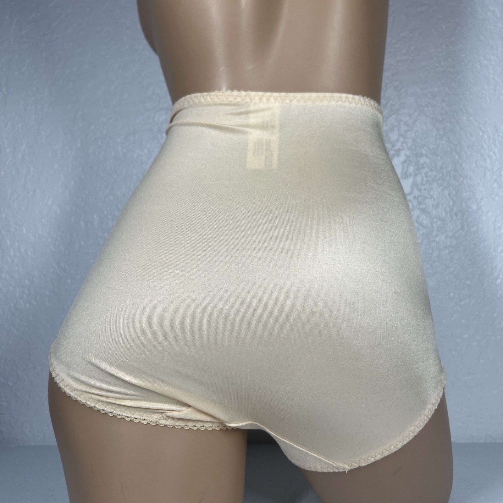 RAGO 919 Panty Brief Light Shaping Size L/30 NWT Floral