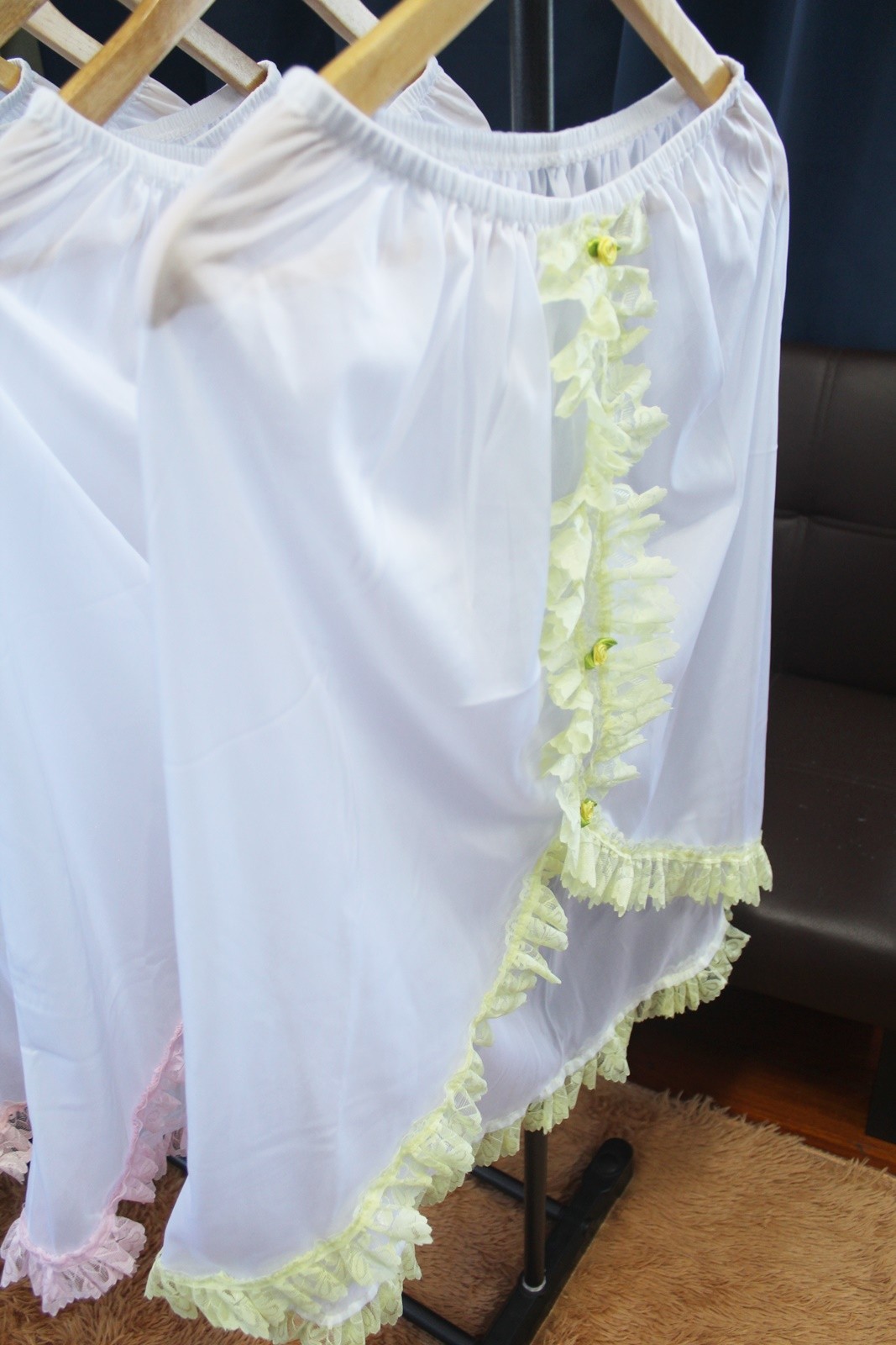 #A72 Vtg Style 2XL/ElasticW.24-42″ White Nylon Yellow Lace Half Slip Length27″