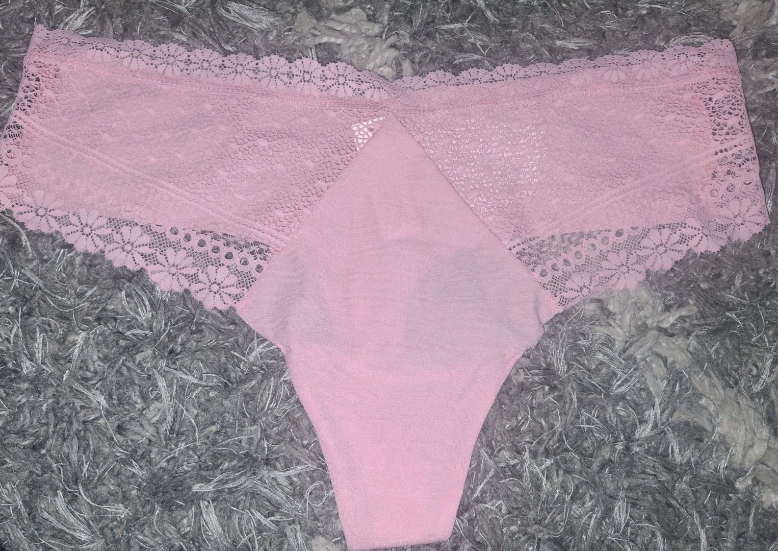 NeW Vs no show Lace Front Thong Panty Size Large Pink Floral