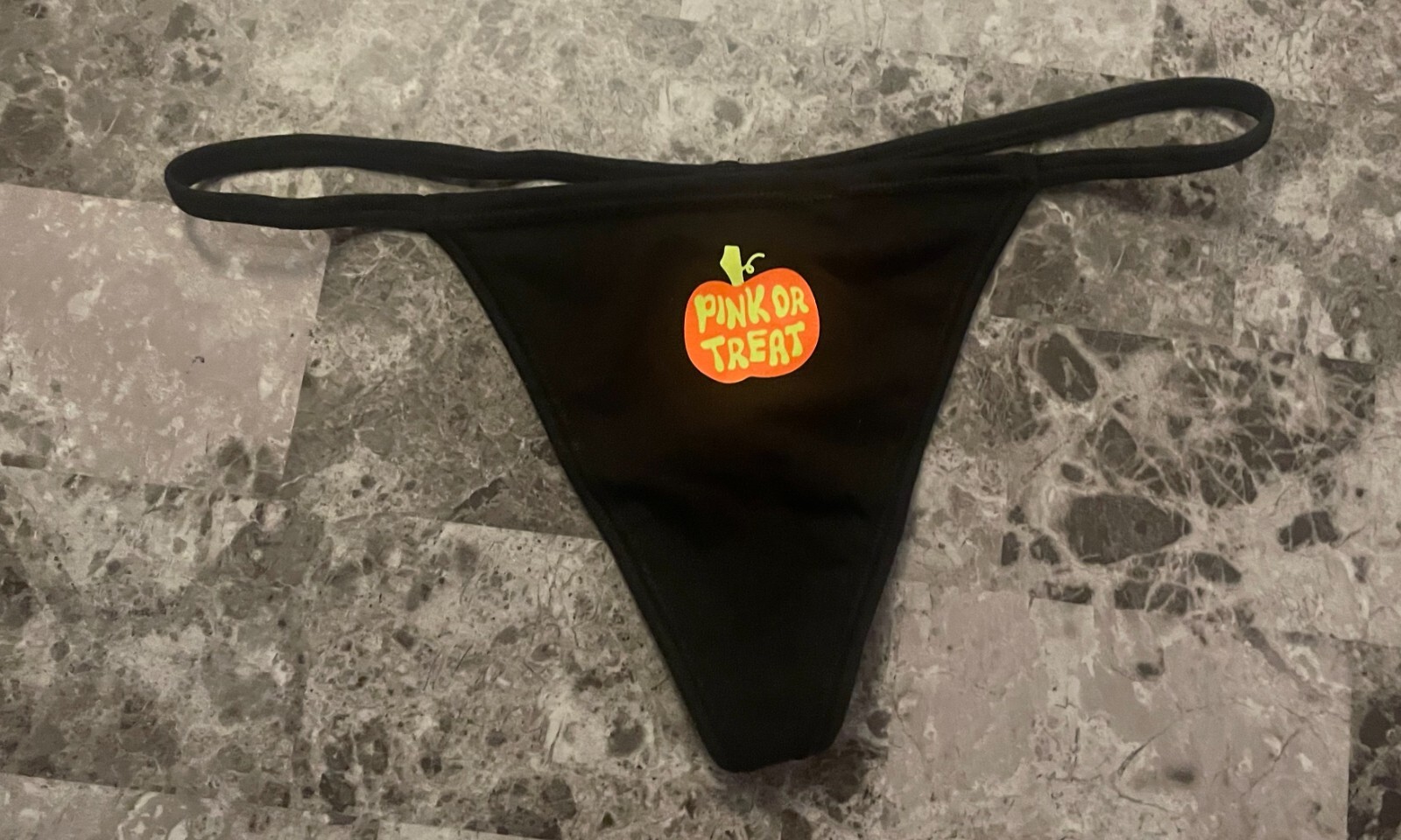 NWT VICTORIA’S SECRET PINK BLACK ORANGE HALLOWEEN PUMPKIN V STRING PANTIES