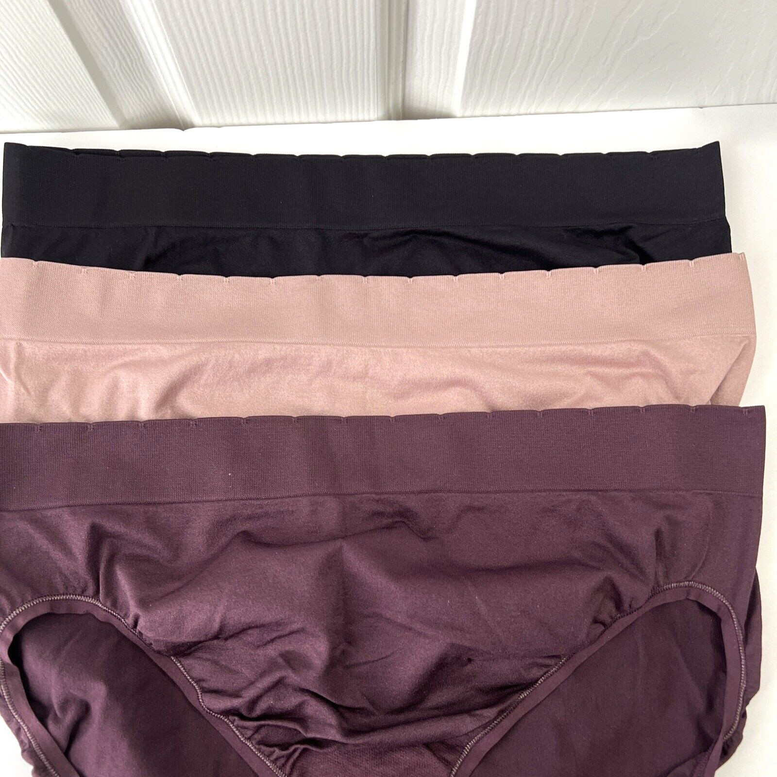 Vanity Fair 3 Pack No Pinch No Show Seamless Hi-Cut Panties 6 Multi-Color