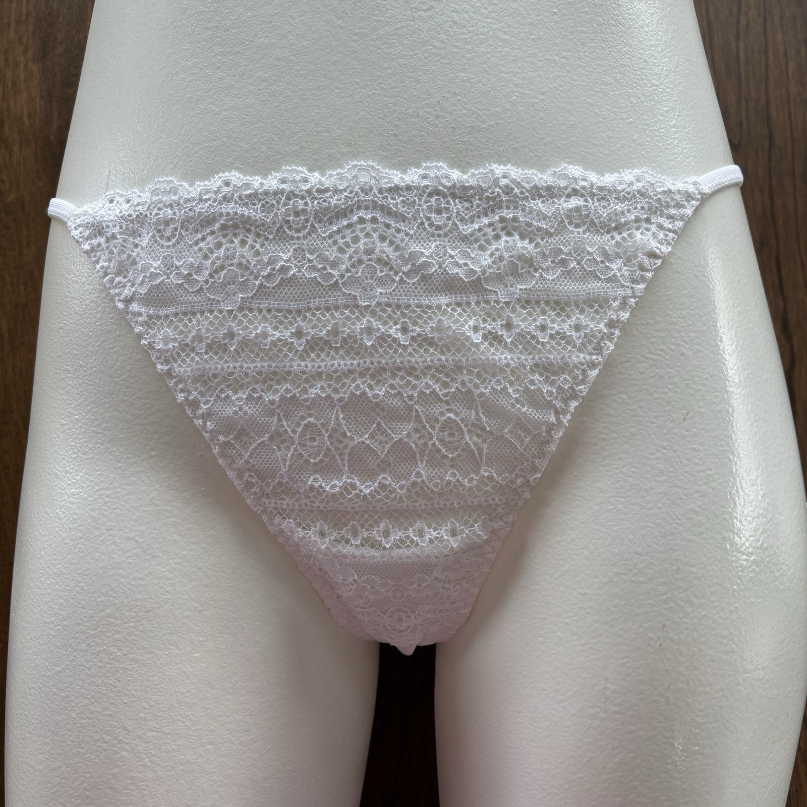 Intimissimi Lace Front See Through V-String Thong Panty Large White NWT