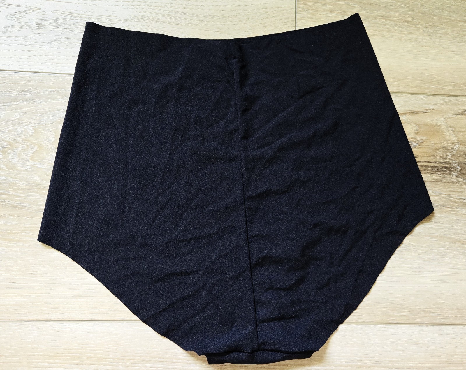 NWT Victoria’s Secret Black Logo Smooth No-Show Laser-Cut Brief Panties M