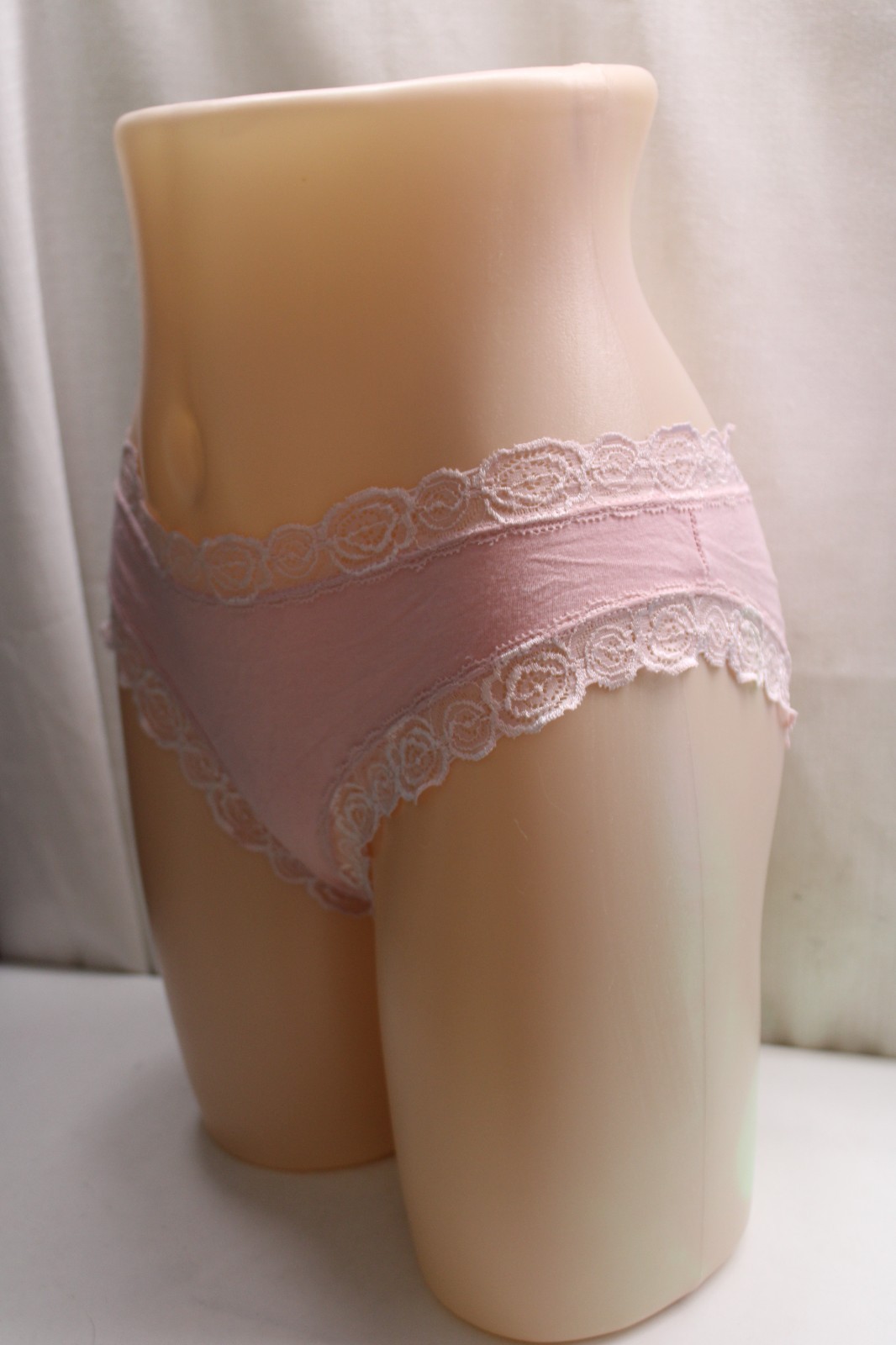 Vtg. Pink Sissy Princess Rayon Lace ruffle shiny Full Cut Silky Smooth panties M