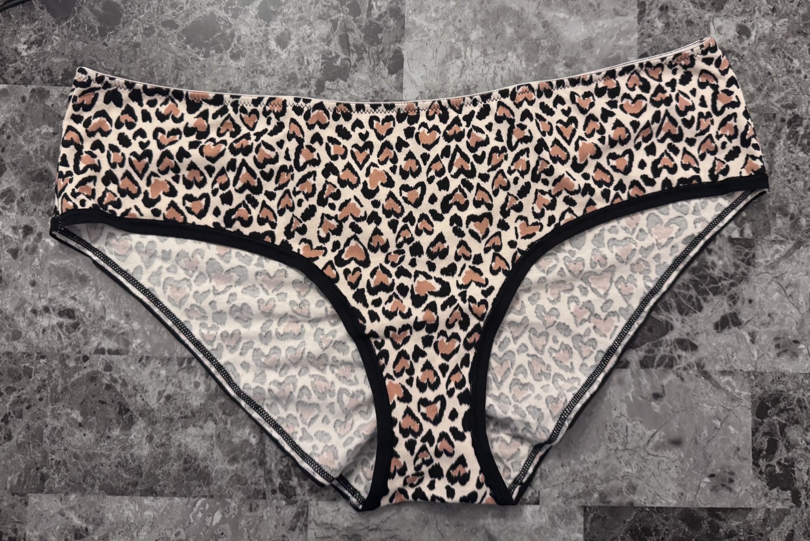 NWT VICTORIA’S SECRET LARGE LEOPARD HEART RUCHED BACK RARE HIPHUGGER PANTIES