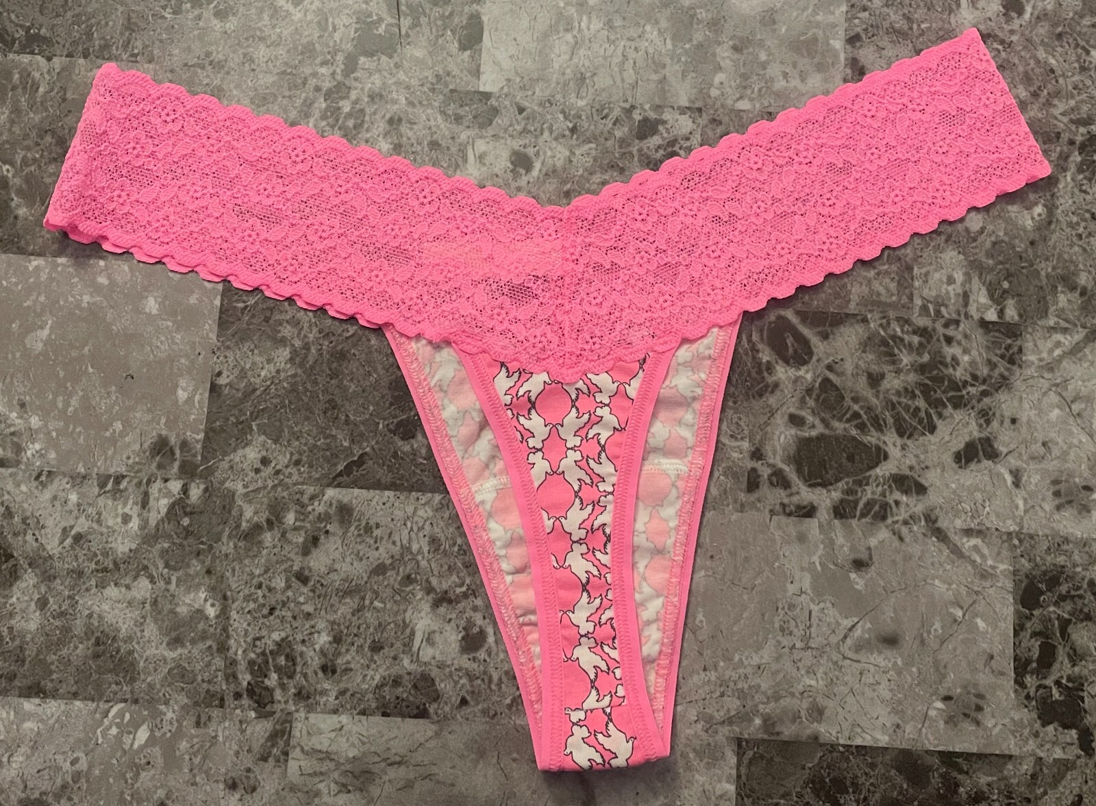 NWOT VICTORIA’S SECRET O/S PINK WHITE TURTLE DOVES LACE RARE THONG PANTIES