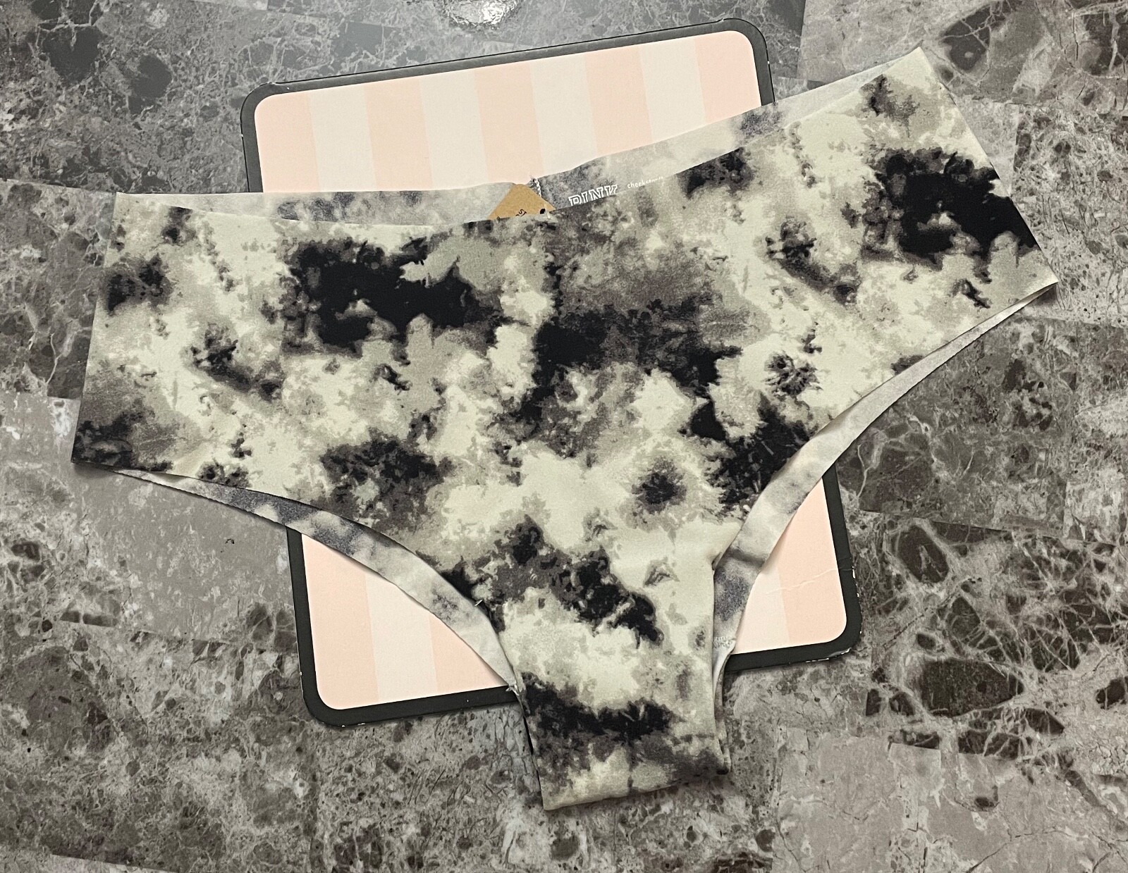 NWT VICTORIA’S SECRET PINK BLACK GRAY TIE DYE NO SHOW CHEEKSTER CHEEKY PANTIES