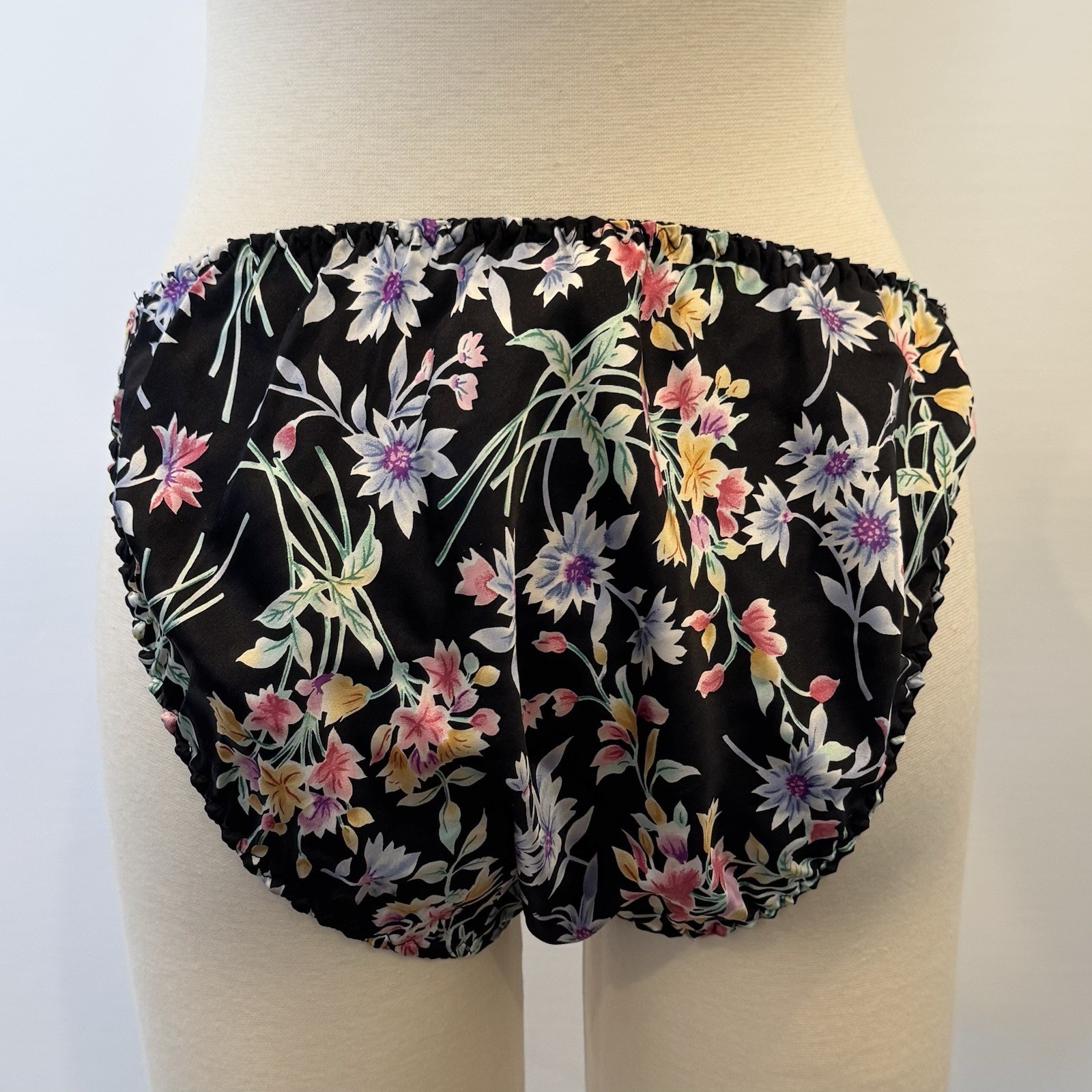 90s Victoria’s Secret Silk 2Pc Matching Set Camisole Bikini Panties Vintage NWT