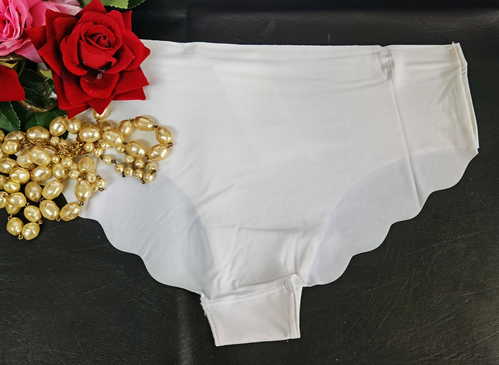 Marlon Microfiber Laser Cut Knickers NO VPL Seam-Less White Size 18 EU46 (B1J110