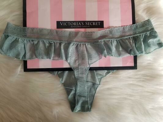 VICTORIA’S SECRET LARGE LACE FLUTTER THONG PANTY SAGE DUST GREEN LOGO WAIST NWT
