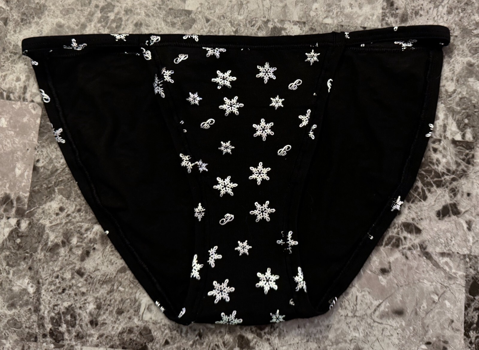NWT VICTORIA’S SECRET PINK BLACK SILVER FOIL SNOWFLAKE STRING BIKINI PANTIES