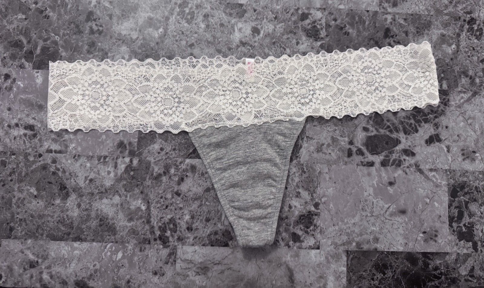 NWT VICTORIA’S SECRET PINK SMALL GRAY IVORY FLORAL LACE BAND RARE THONG PANTIES