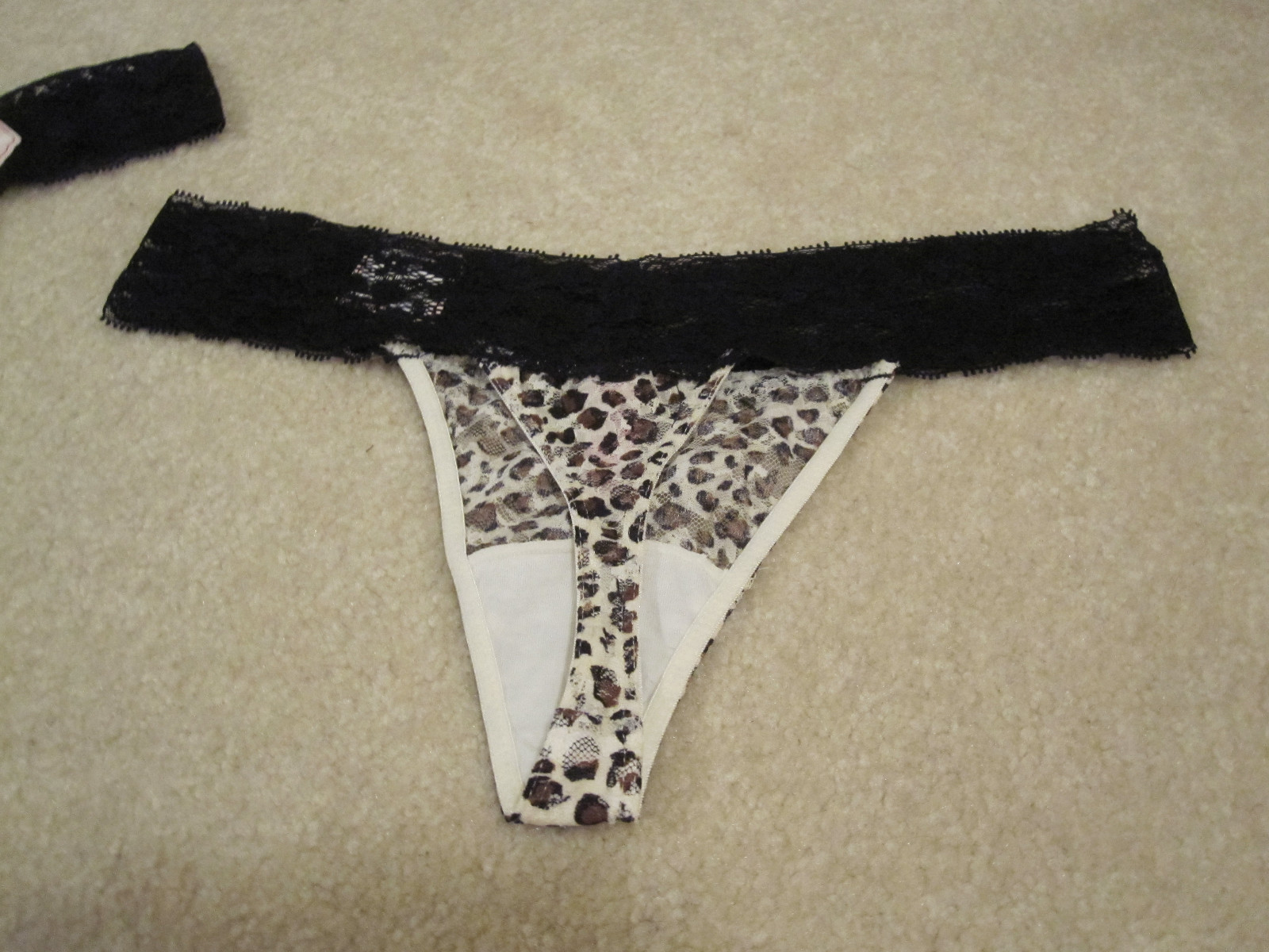 Candies ladies panties 2 pair lace thong size 6 M new with tags