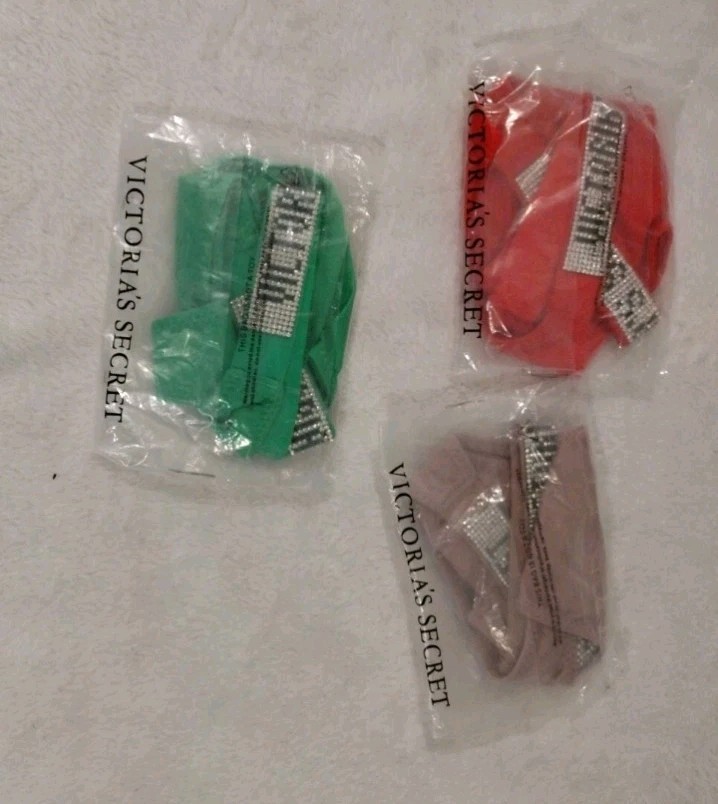 3-pack Victoria’s Secret Thong Size Medium Colors White / pink / Rose Red NWTs
