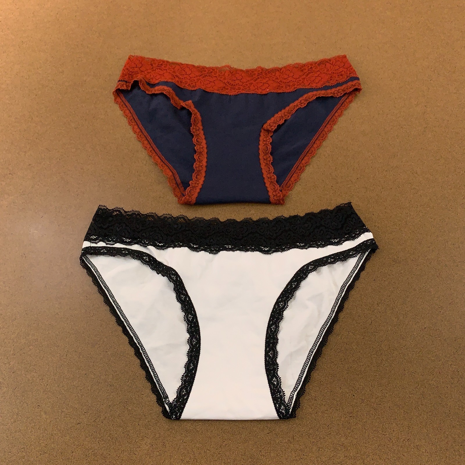 Sexy Basics Womens Size Small Contrast Lace Trim Bikini Panty 2 Pieces New