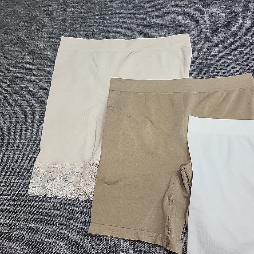 Breezies Women’s Set of 4 Everyday Seamless Mid-Thigh Shorts Panties Size Medium