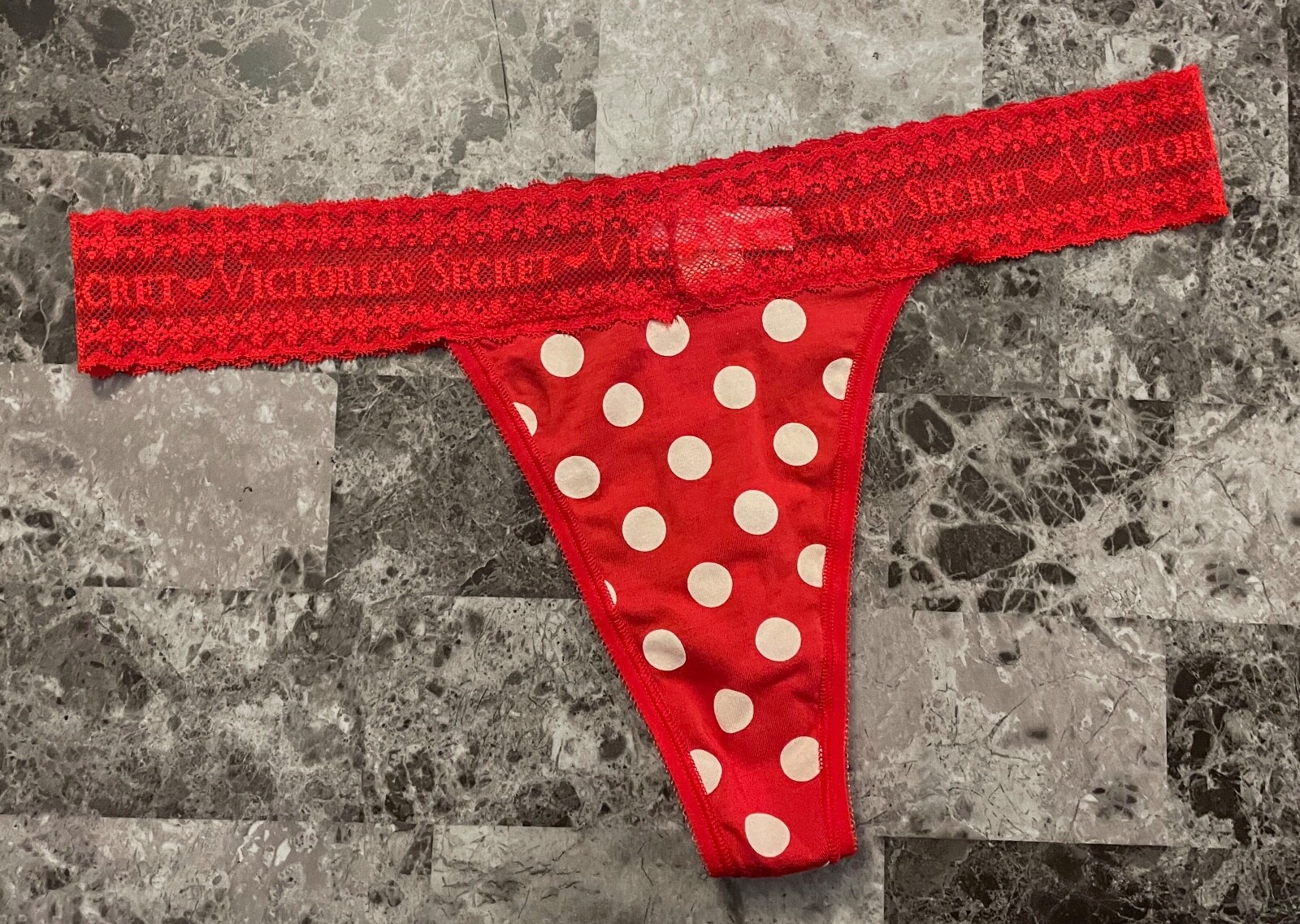 NWT VICTORIA’S SECRET XL RED WHITE POLKA DOT HEART LOGO LACE RARE THONG PANTIES