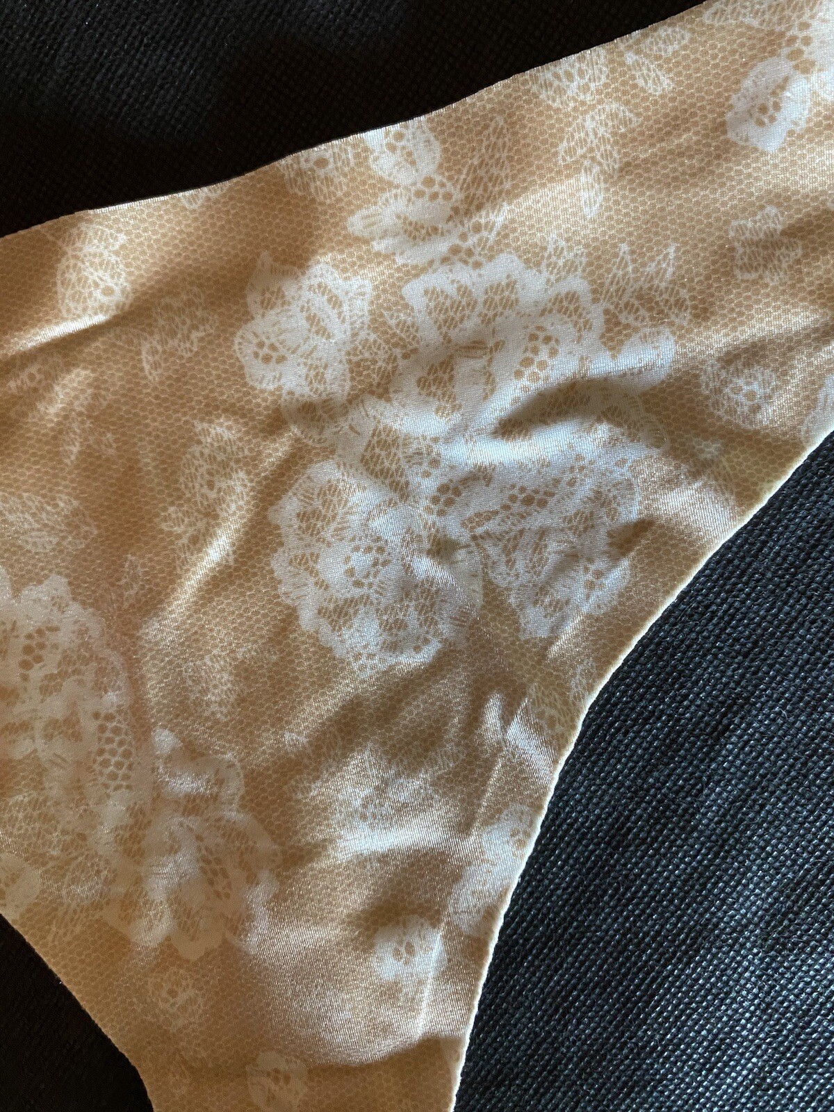 VICTORIA’S SECRET Sz M Sateen Nude White Floral Thong Thick RARE No Show Panties